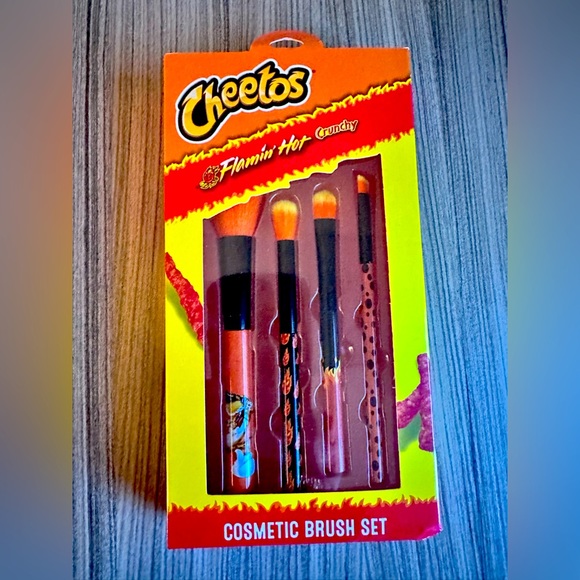 Cosmetic “Cheetos” brush set ❤️ 💛 🧡 - Picture 1 of 9